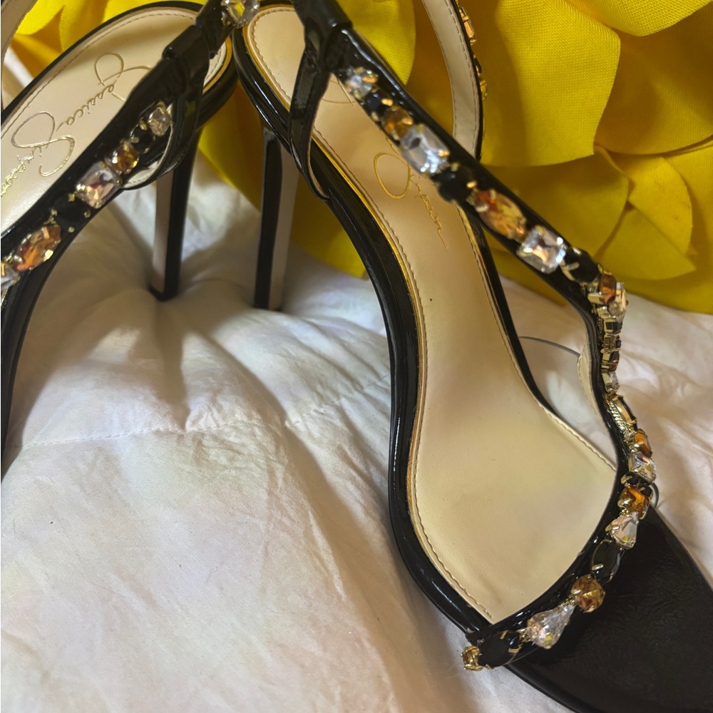 Jessica Simpson Black Heels with Modern Elegance